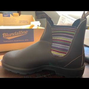 Brand NEW, never worn, Blundstone Chelsea boot #1409